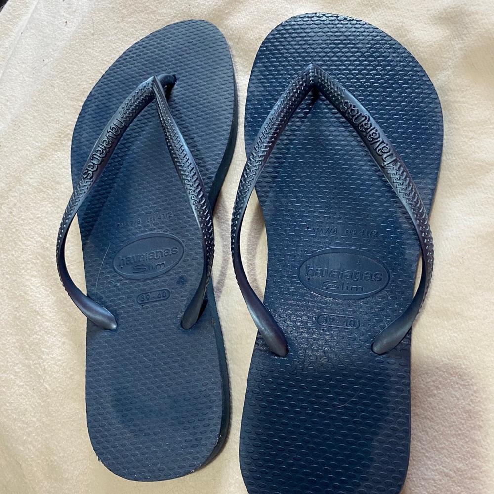 Havaiana’s Slims, size 7/8